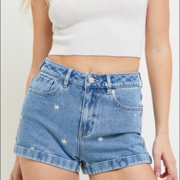 SOLD pacsun daisy shorts - Picture 2 of 7